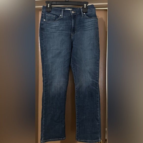 Levi’s - Picture 3 of 4